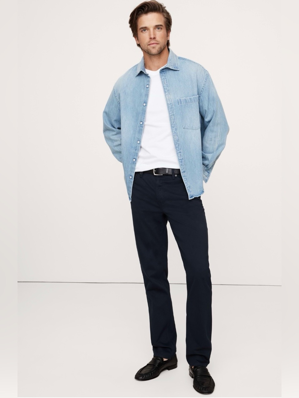 NWT-Banana Republic Men’s Navy Slim Traveler Pant, Size 33W X 32L